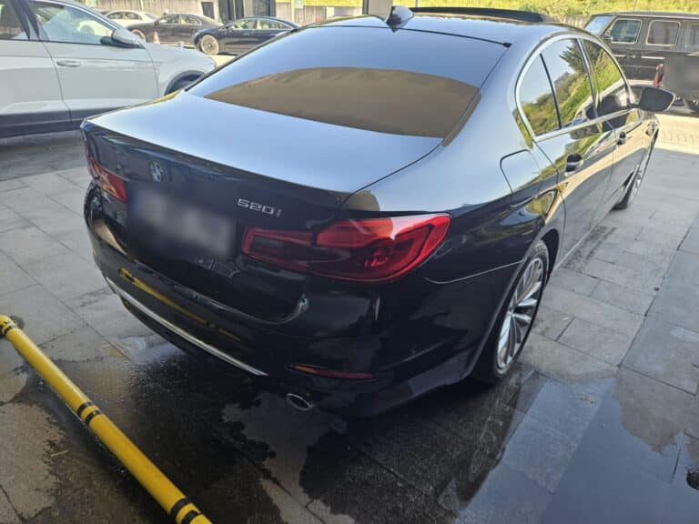 BMW 520i kaporta onarımı sonrası: onarım ve boya