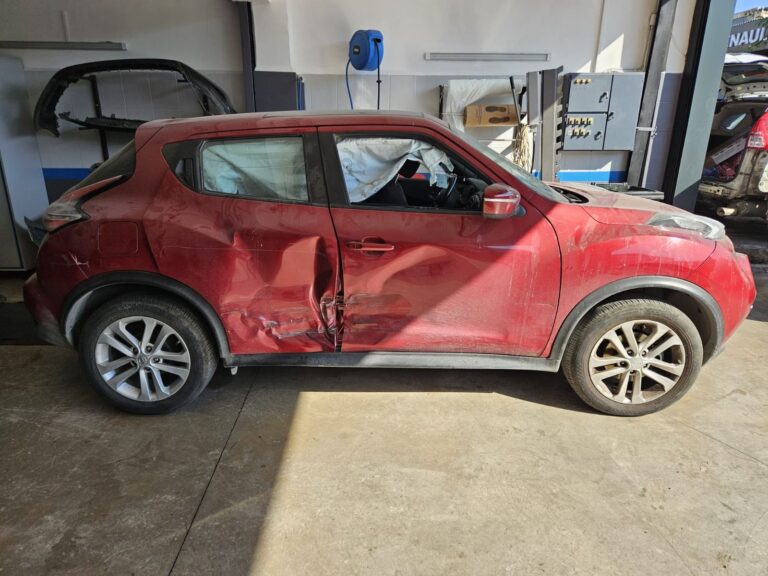 Nissan Juke kaporta onarımı öncesi: sağ yan ağır darbe