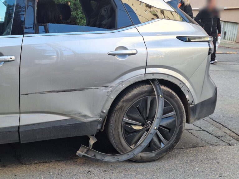 Nissan Qashqai kaporta onarımı öncesi: arka kapı, çamurluk ve davlumbaz hasarı
